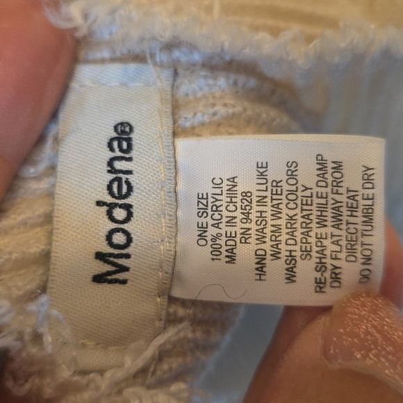 Elegant Cream Textured Accordian Rectangular Scarf Wrap - Picture 4 of 4